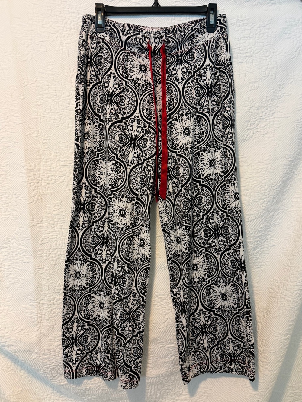 Soma Black Ivory medallion print lounge or pj pants w/ red detail sz M